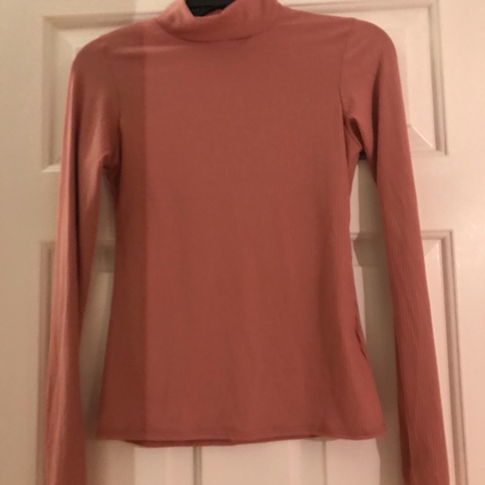 Blush / rose short turtleneck
